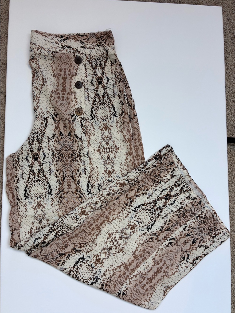 Mlle Gabrielle NWT Snake-Print High waisted Wide Leg Pants w/cool buttons